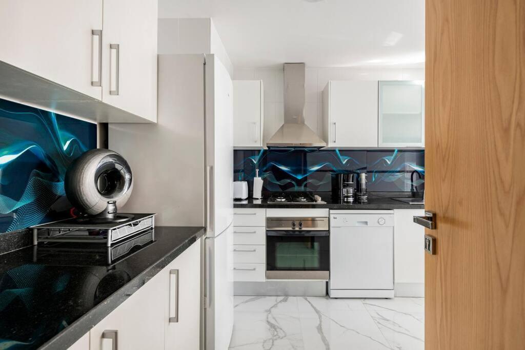 Superb & Sunny 2br & 2ba Apt. W/ Seaview, Malabata Apartment *