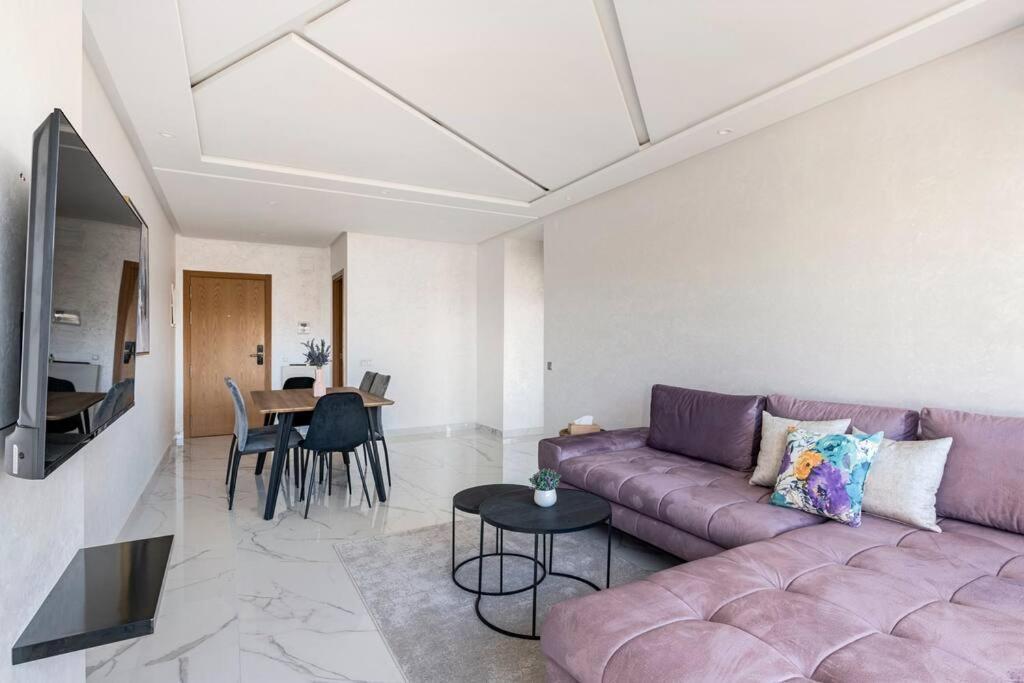 Superb & Sunny 2br & 2ba Apt. W/ Seaview, Malabata Apartment